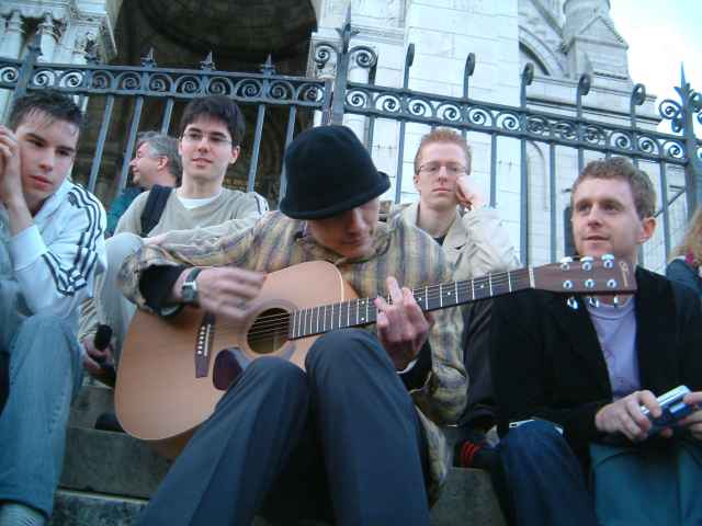 Billy avec quelques fans le 23 avril 2005